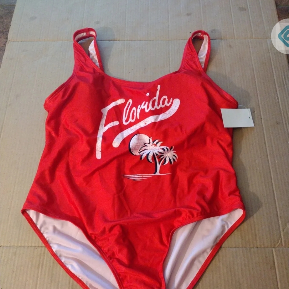Women's One Piece Swimsuit Creative Apparel Brand Size 2X NWT!